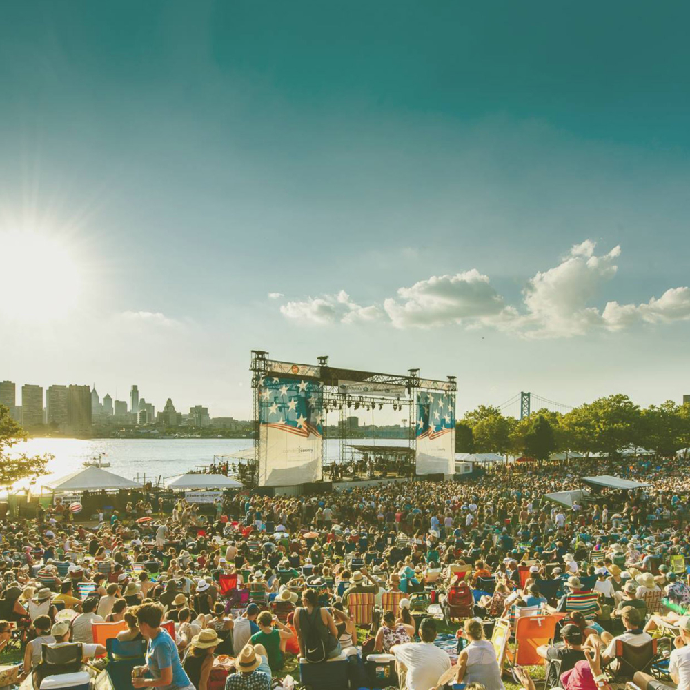 crtsy-xponential-music-fest-stage-crowd-2200VP